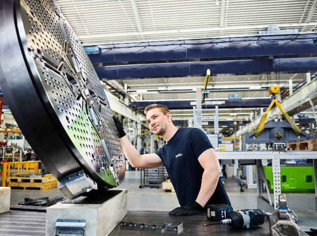 Arbeitssituationen-Montage in Produktionshalle, Industriefotografie Christian Vorhofer