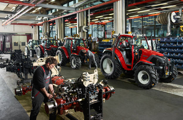 Produktion Traktoren Fertigung bei Lindner Traktoren, Maschinenbau, Fahrzeugfertigung, Industriefotografie Christian Vorhofer, Kunde Lindner Traktorenwerk