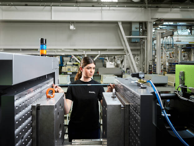 Arbeitssituationen, Produktion, Industriefotografie, Christian Vorhofer, Kunde ENGEL-AUSTRIA