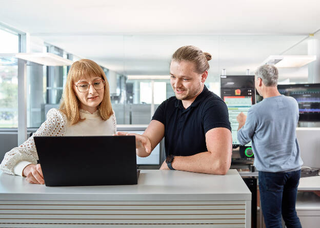 Arbeitssituationen, Softwareprogrammierung, Industriefotografie Christian Vorhofer