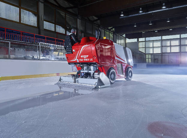 Eisbearbeitungsmaschine, Einsatzfoto, Eishalle, Industriefotografie Christian Vorhofer, Kunde engo