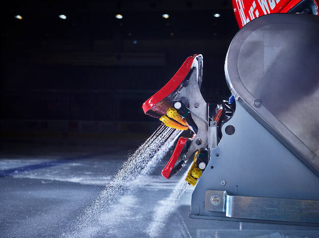 Eisbearbeitungsmaschine in einer Eishalle, Industriefotografie Christian Vorhofer, Kunde Engo