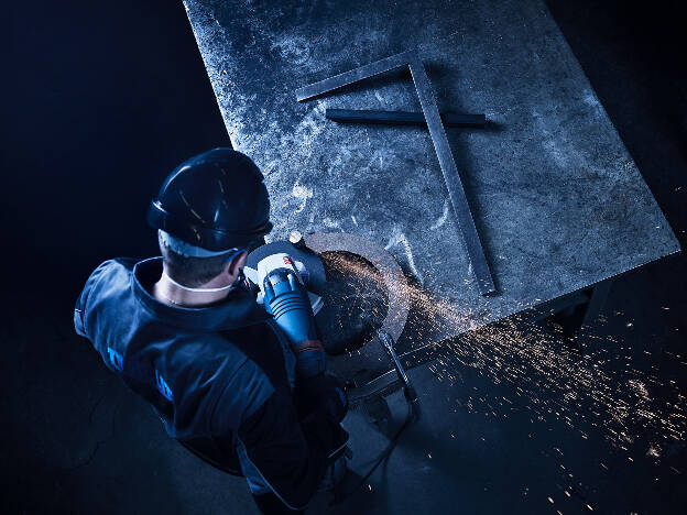 Trennscheibe, Industriefotografie, Funken, Funkenflug, Industriehalle, Industriefotografie Christian Vorhofer, Kunde Tyrolit