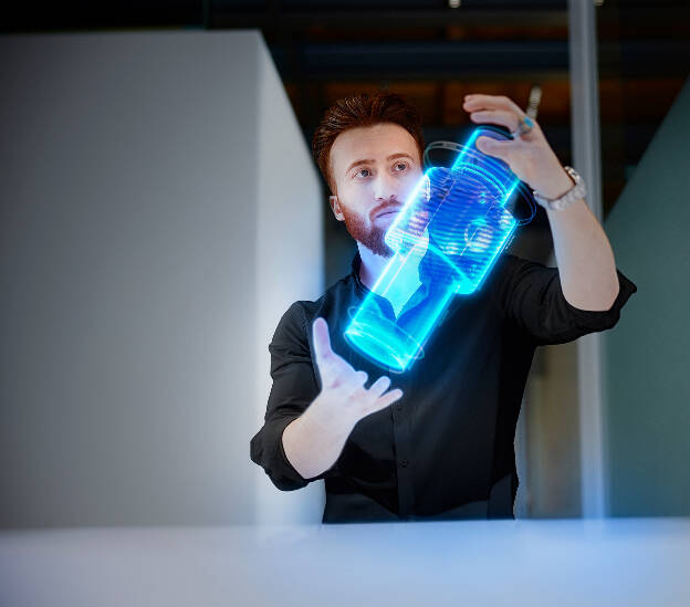 Unternehmensfoto Mann zeigt Hologram - Businessfotograf Businessfotografie Christian Vorhofer